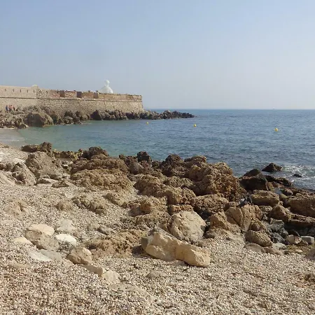 23 Rostan * Antibes